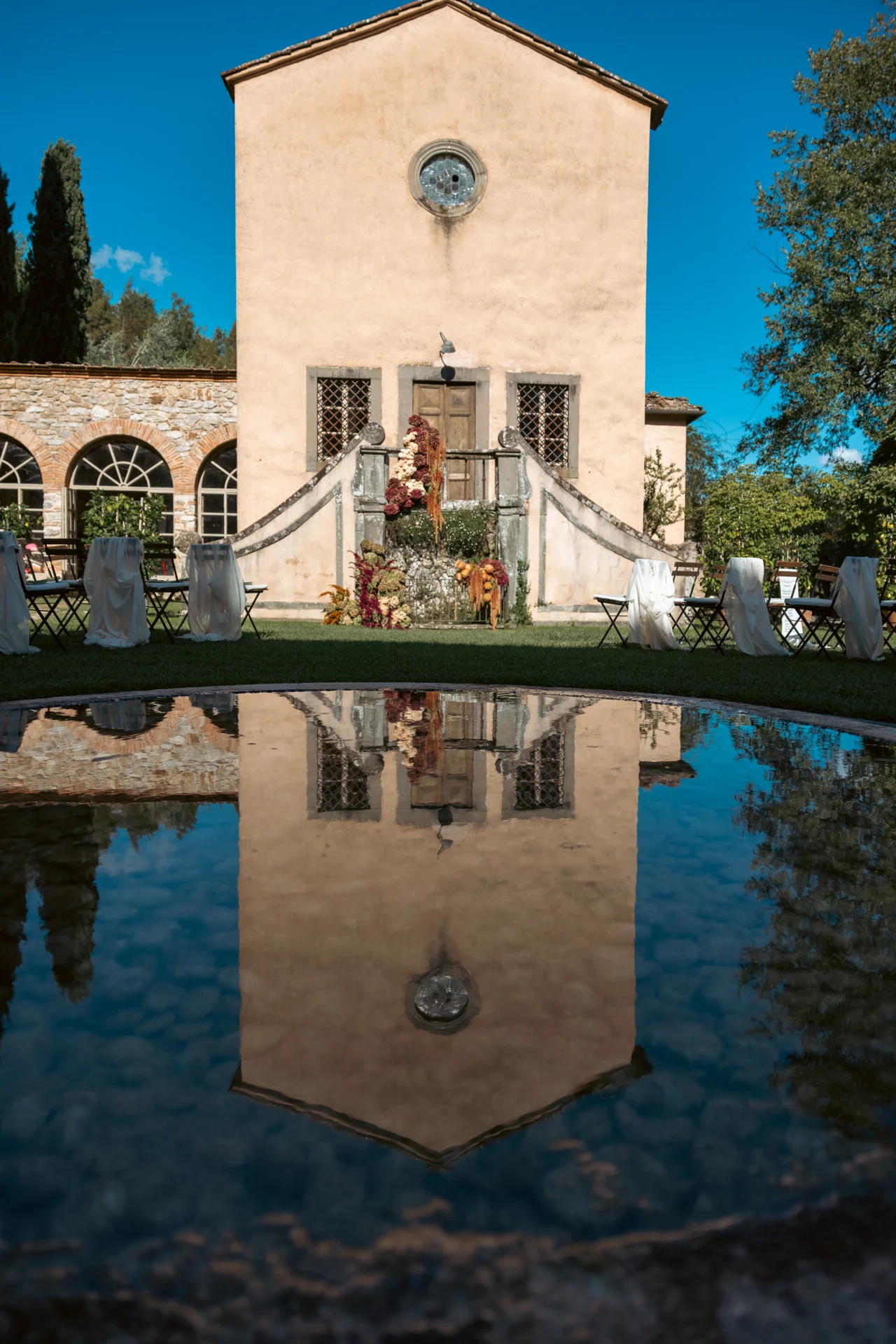 Arquitectura y reflejo en Toscana